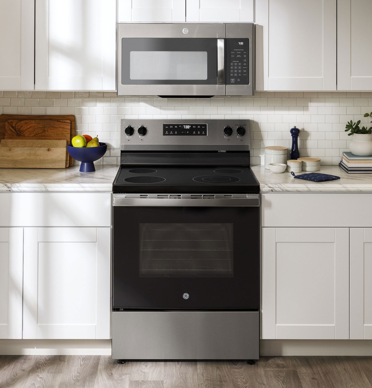 Lifestyle With Micro View of GE Electric Range