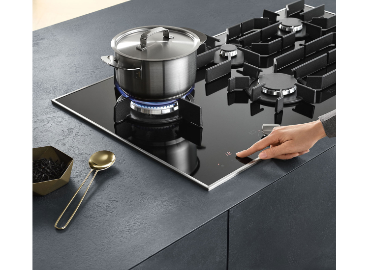 Miele 37-Inch Natural Gas Cooktop in Black Glass - 11766750