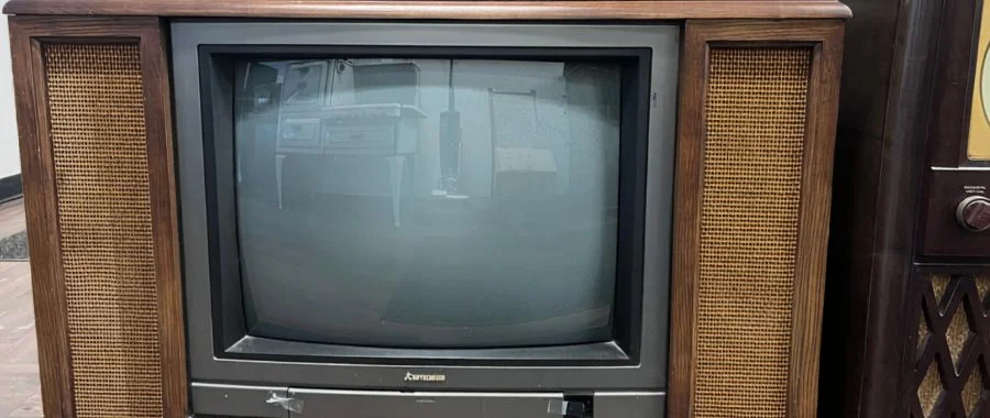 A 1988 Mitsubishi TV in the historical electronics and appliances museum at Abt