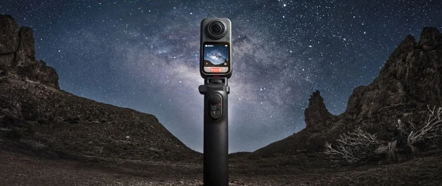Insta360 X6 camera on a mount taking a photo of a starry night sky in a canyon.