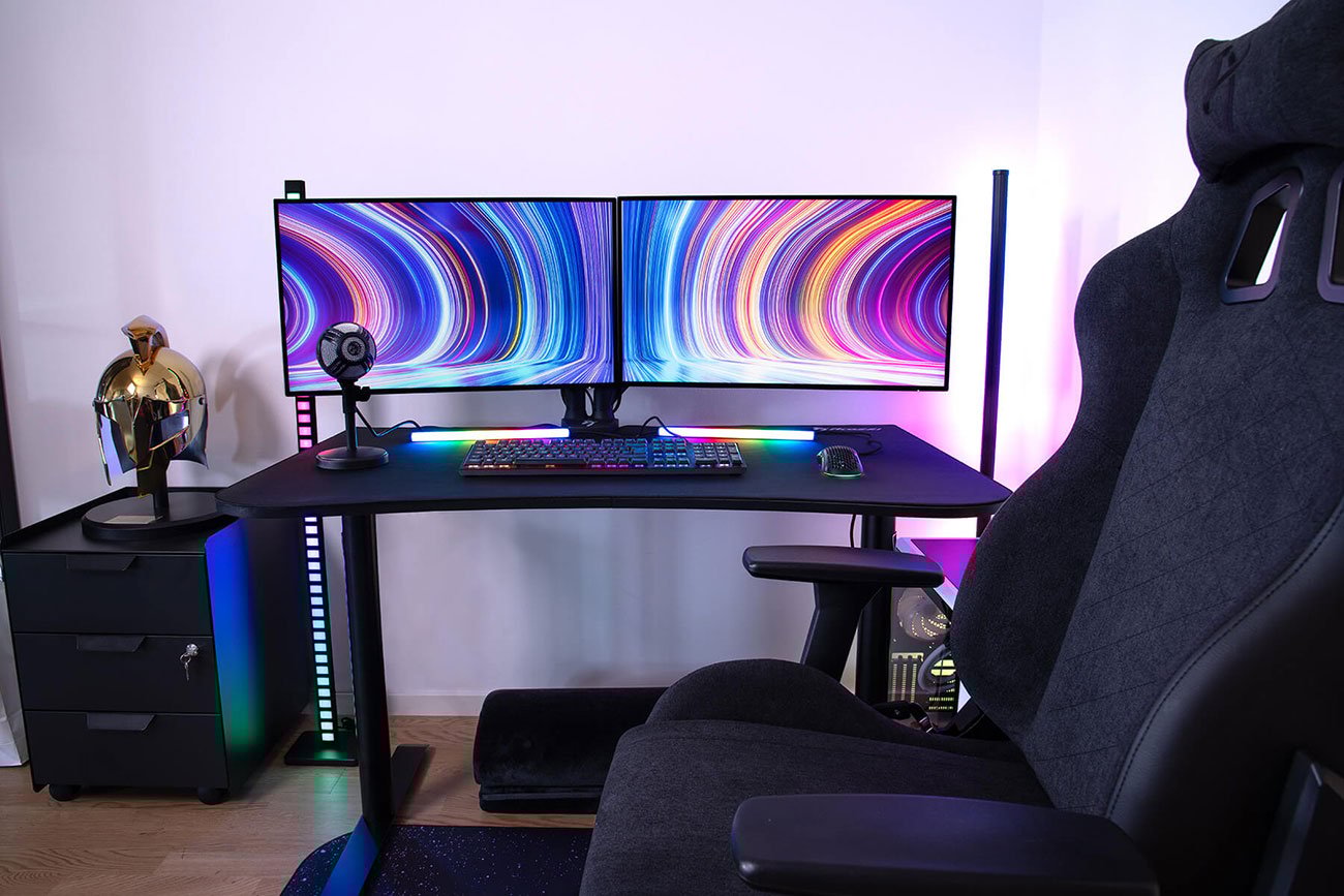 Arozzi Arena Small Computer Desk in Pure Black ARENA-SMALL-PBK