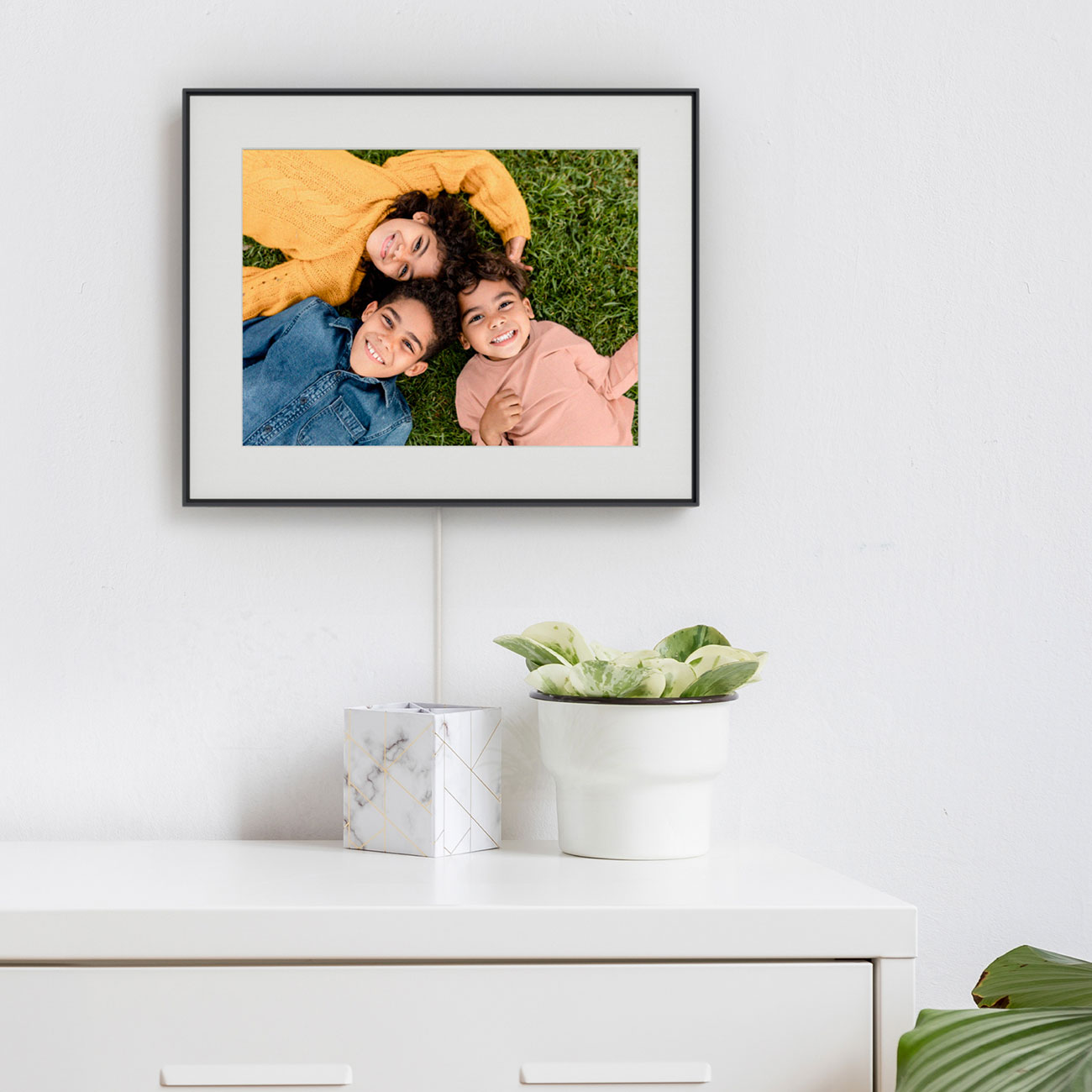 Aura Walden 15-inch Digital Photo Frame Ink - AFM110-MBLK