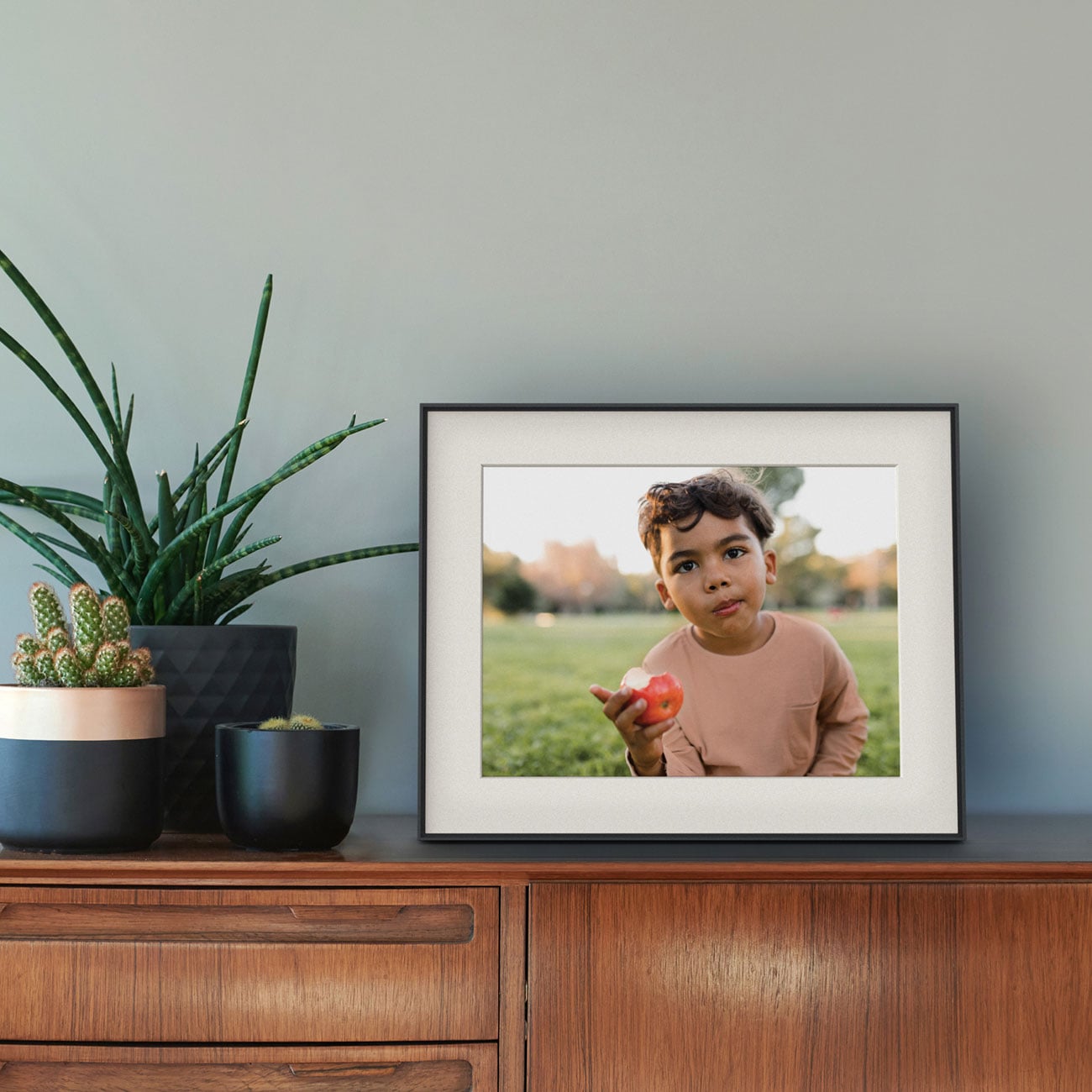 Aura Walden 15-inch Digital Photo Frame Ink - AFM110-MBLK