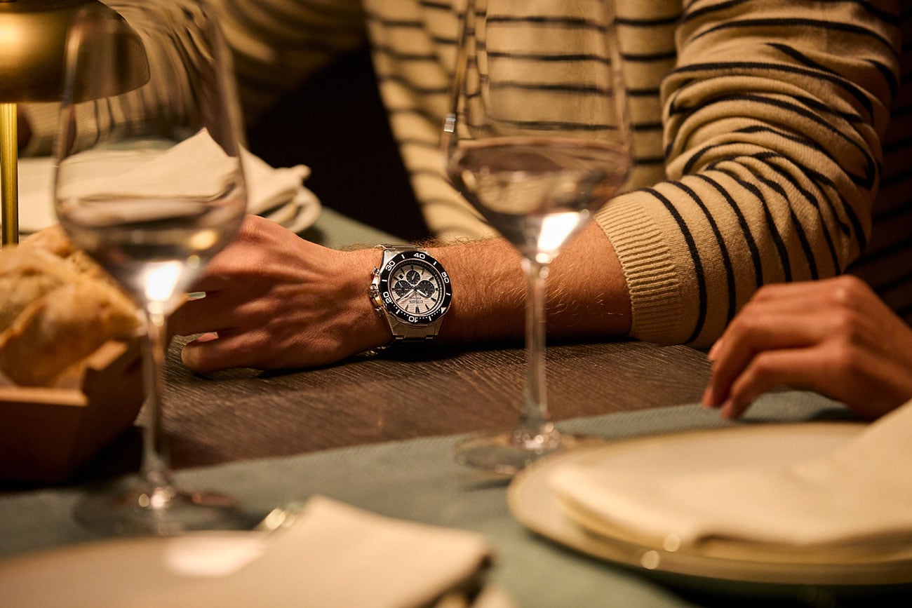 Citizen Eco-Drive Endeavor Chrono 44mm with White Dial