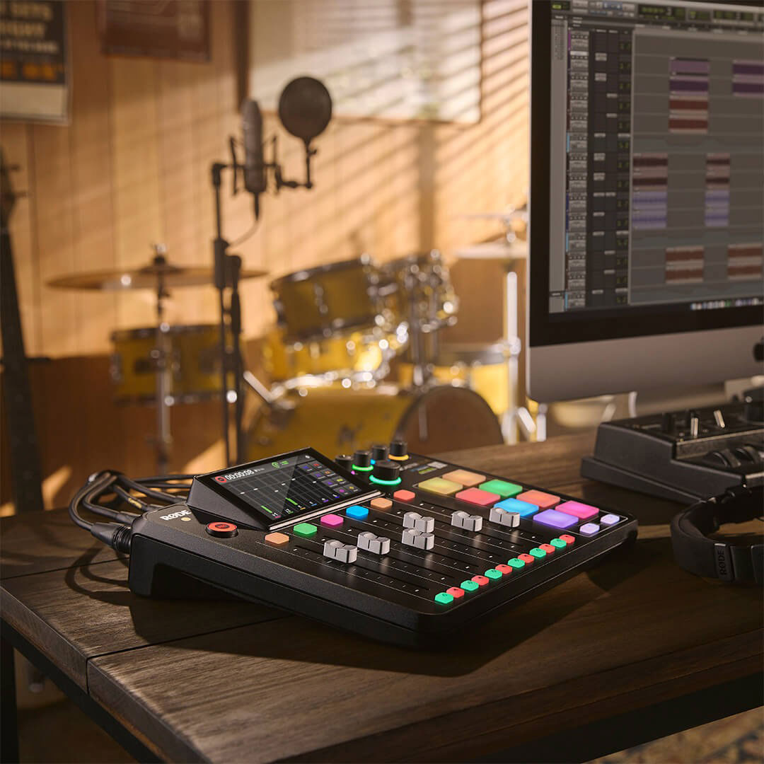 RØDECaster Pro II – Audio-Mischpult Für Podcast, Streaming & Musik, Mit 4 Preamps, SMART-Pads, Touchscreen