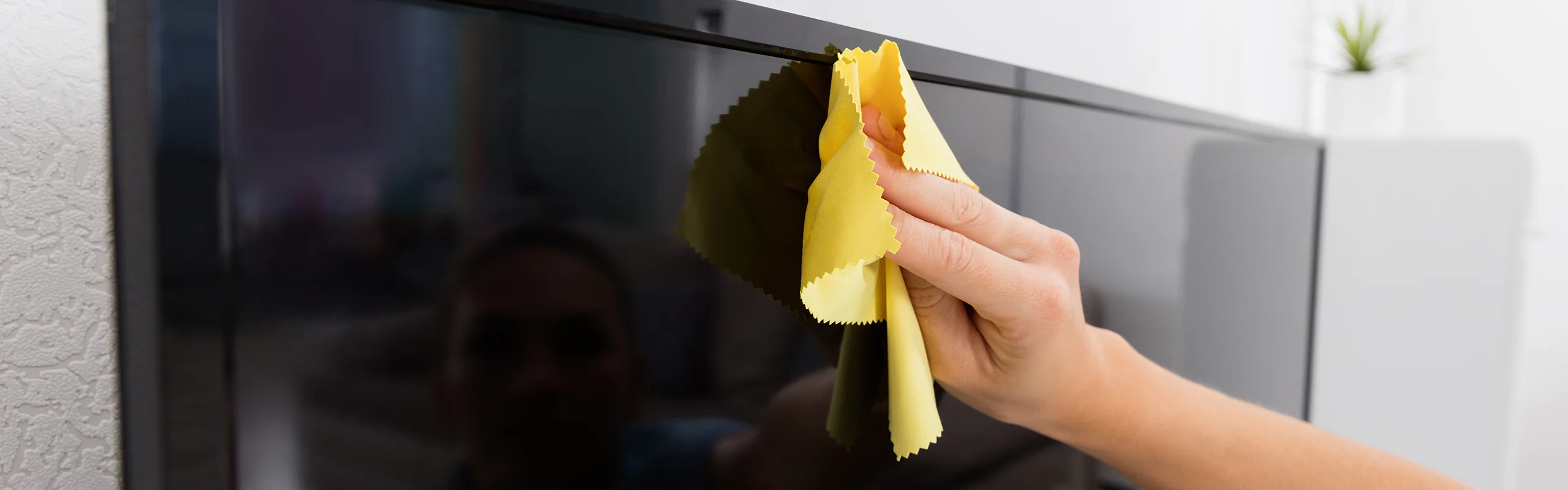 How to Clean a TV Screen Hero Image
