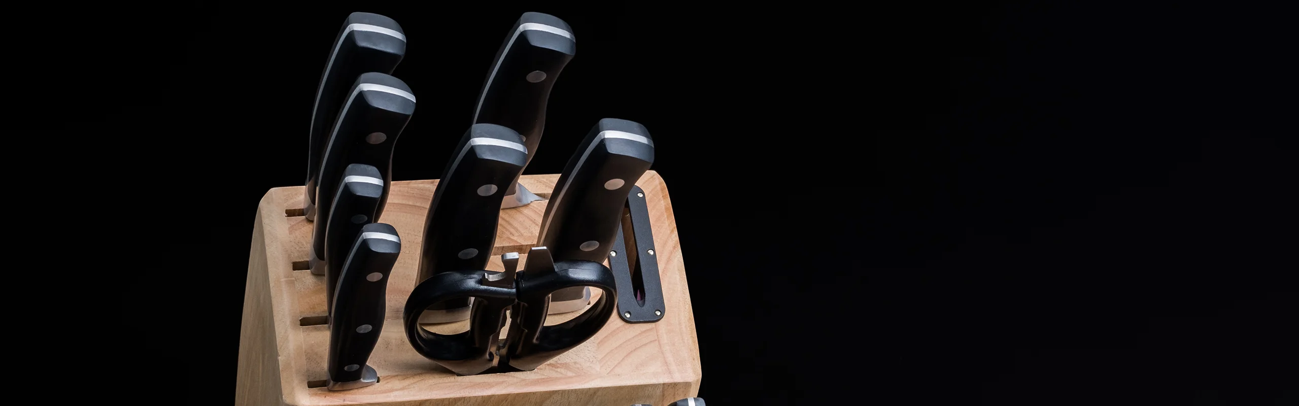 Knife set in wooden block